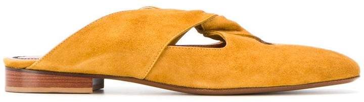 flat pointed slippers