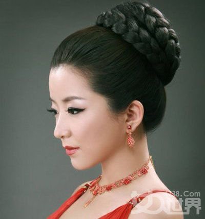 Chinese-Inpsired Braided Hair Bun