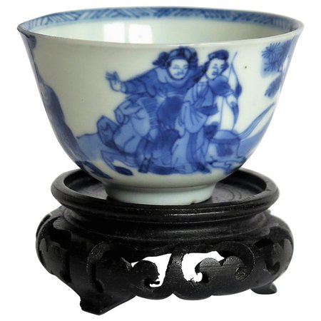 Chinese Porcelain Blue and White Tea Bowl on Stand Finely Painted, Qing Kangxi For Sale at 1stdibs