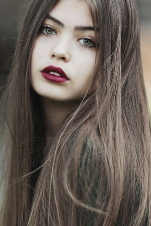 Green eyes - Girl portrait. | Hair colour for green eyes, Brown hair green eyes, Which hair colour
