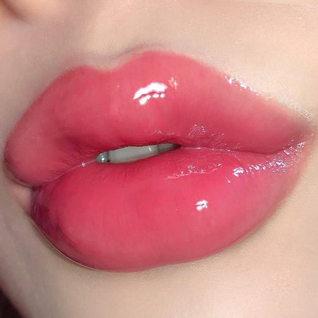 lips aesthetic