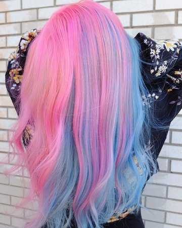 Kayla Deics | YQR Hairstylist en Instagram: “🖤 B U B B L E G U M 🖤⁣ ⁣ This pink and blue combo is split exactly 50/50. However, with different sectioning you can create a totally…”