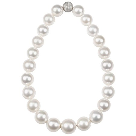 White South Sea Pearl Necklace For Sale at 1stdibs