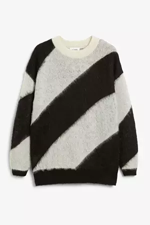Diagonal pattern soft heavy knit sweater - Black & white diagonal - Monki WW