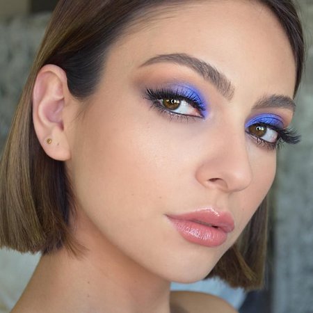 makeup with blue shadow
