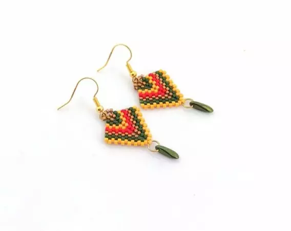 Arrow beaded earrings in jamaican colors - Tiszi