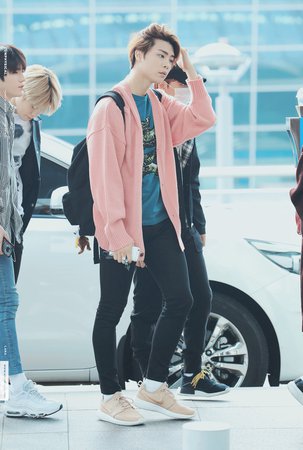 NCT Johnny Airport Fasion
