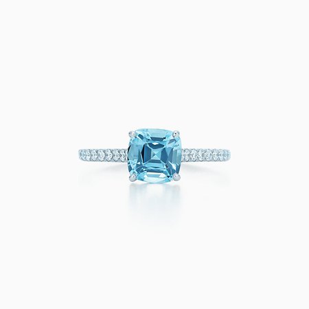 Tiffany Soleste® ring in platinum with round brilliant diamonds. | Tiffany & Co.