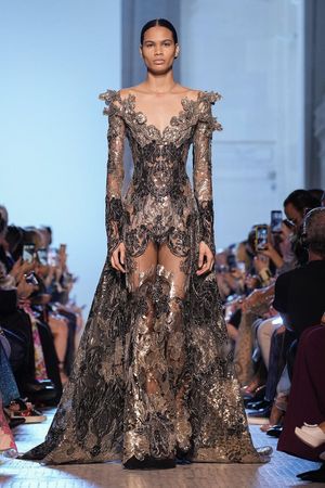 ELIE SAAB y sus maravillosos vestidos de alta costura arrasan en París