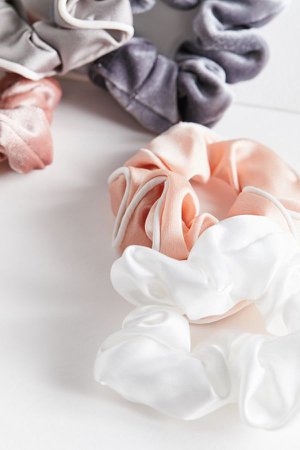 Days Of The Week Scrunchie Set | Urban Outfitters