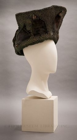 hat with taxidermied bats 1916-1918
