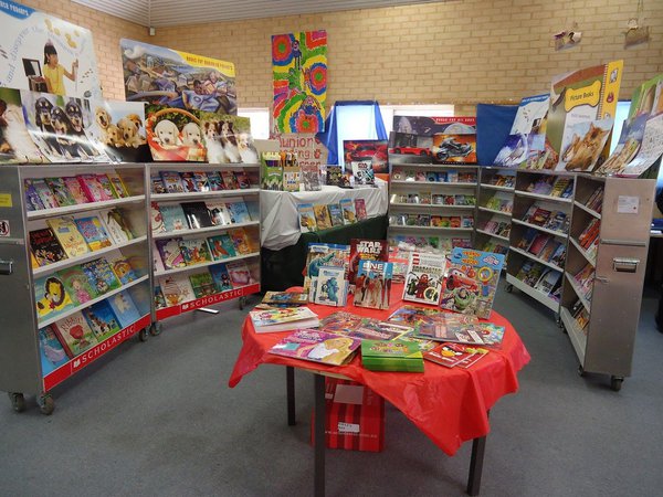 Reddit - pics - Scholastic Book Fair: your childhood version of shopping at Ikea or Costco