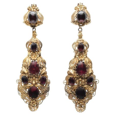 Early 19th Century Cabochon Garnet and 15 Karat Cannetille Drop Earrings For Sale at 1stDibs