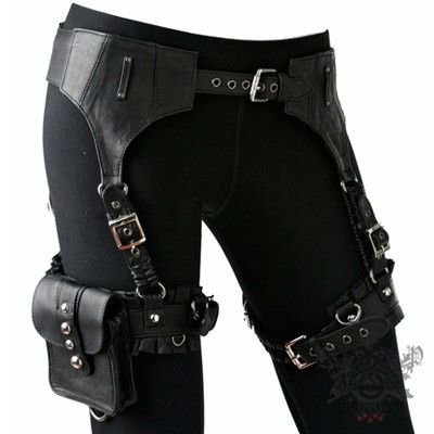 Leather garter belt in black