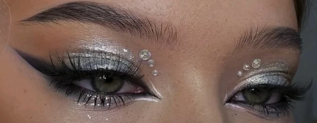silver makeup eyeshadow