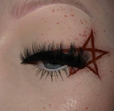 red star graphic eyeliner makeup look