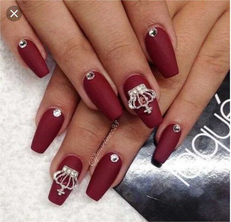 red crown nails