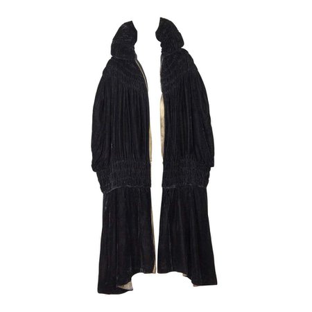 1905 -1920s Poiret-Inspired Lamé Lined Silk Velvet Cloak For Sale at 1stdibs