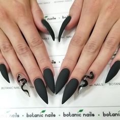30+ Fearless Combinations With Black Stiletto Nails