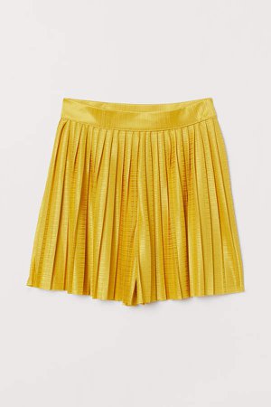 Pleated Shorts - Yellow