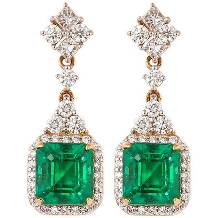 5.0 Carat Emerald and Diamond Earrings in 18 Karat Yellow Gold For Sale at 1stDibs