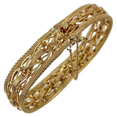 Gold Mesh Bracelet with a Heart Shaped Thumb Latch-Solid 14 karat Yellow For Sale at 1stDibs | finely woven gold mesh