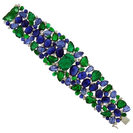 18 Karat White Gold Emerald Sapphire and Diamond Bracelet For Sale at 1stdibs