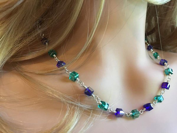 ROYAL BLUE AND EMERALD GREEN CRYSTAL NECKLACE