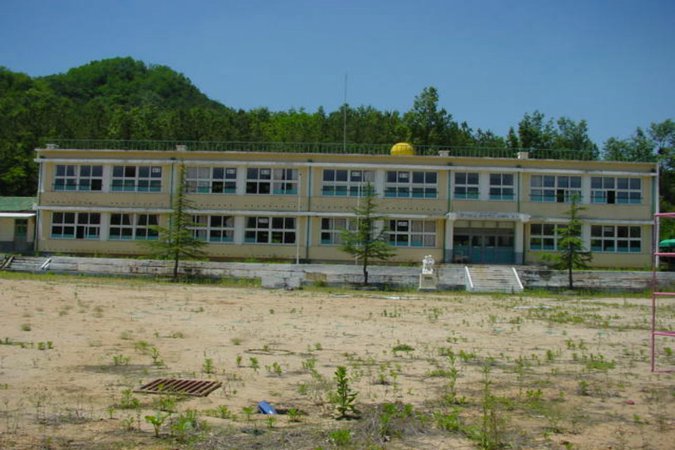 abandoned_school.jpg (960×640)