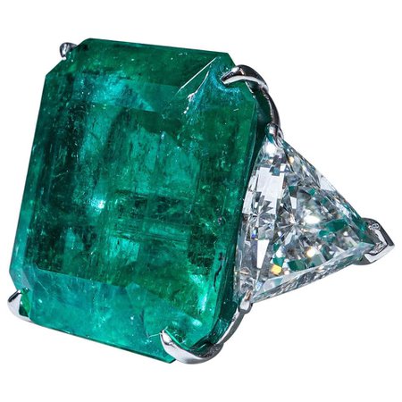 Diamond and Emerald Ring For Sale at 1stDibs