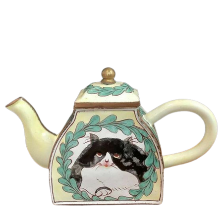 Porcelain cat teapot