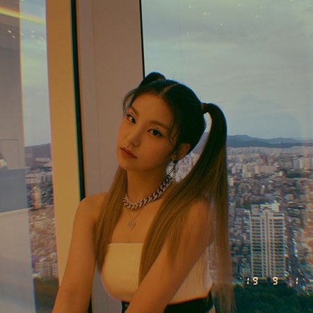ITZY (@itzy.all.in.us) • Instagram photos and videos