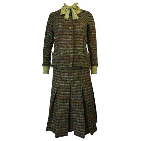 F/W 1977 Chanel Haute Couture Green Boucle Three Piece Suit For Sale at 1stdibs