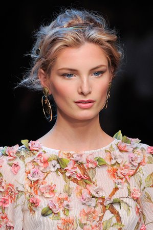dolce gabbana hairstyle floral updo