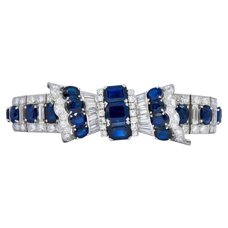1950's Mid-Century 27.50 Carats Sapphire Diamond Platinum Bow Link Bracelet For Sale at 1stDibs