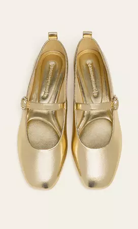 Sabrinas golden shoes Stradivarius