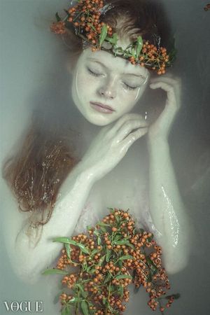 VOUGE photo model water milky plants orange cream bath bathe beauty