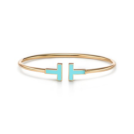 Tiffany T turquoise wire bracelet in 18k gold, medium. | Tiffany & Co.