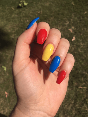 primary color nails