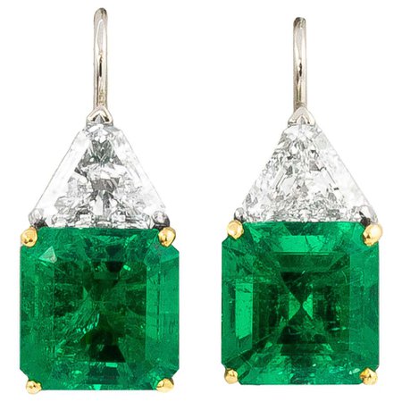 Very Fine 12 Carat Emeralds and 3 Carat Diamonds Earrings For Sale at 1stDibs