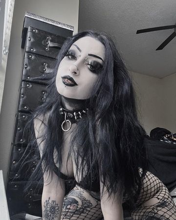 Bug on Instagram: “I smell like victory. I taste like blood. 🖤 #gothgirl #goth”