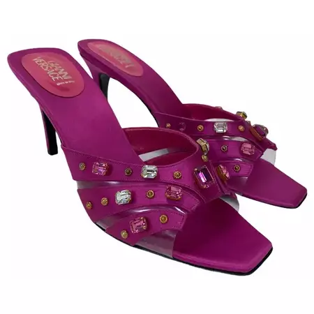 S/S 2000 Vintage Gianni Versace Crystal Embellished Pink Sandals 39.5 – 9.5 NWT For Sale at 1stDibs