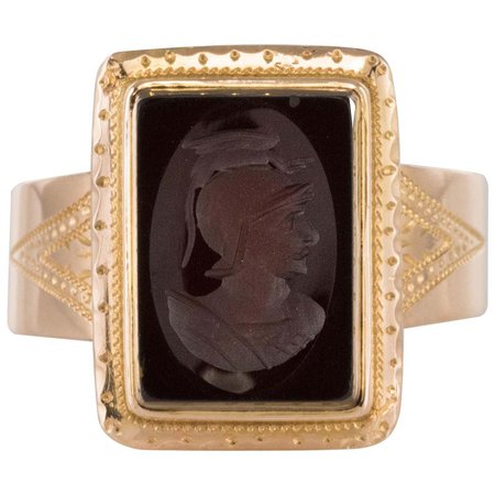 French Napoleon Third 19th Century Carnelian Intaglio Gold Signet Ring For Sale at 1stDibs