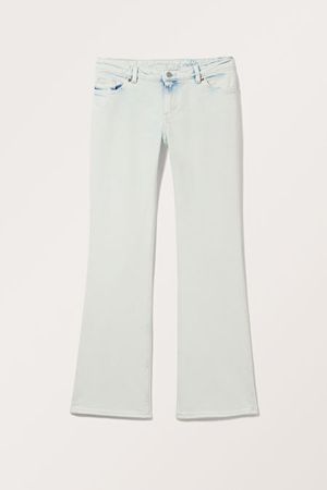 Wakumi Low Bootcut Jeans - Bleached Blue - Monki WW