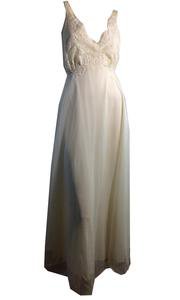Luxurious White Nylon and Chiffon Nightgown w/ Lace Trim circa 1960s – Dorothea's Closet Vintage
