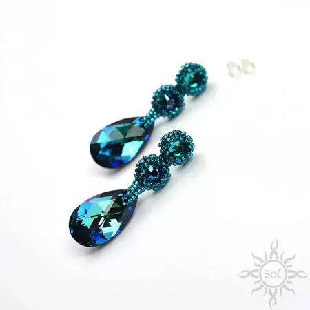 BERMUDA BLUE peacock blue stud beaded earrings with toho seeds and Swarovski crystals on sterling silver posts - Etsy Brasil