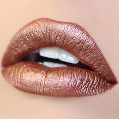 Rose gold lips