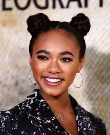 21 Space Bun Ideas That Are Grown-Up Approved