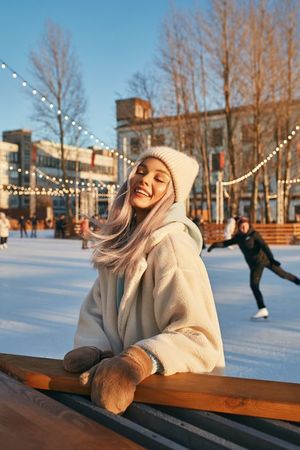 19+ Cute Outfits to Wear Ice Skating for Women - Life with Mar