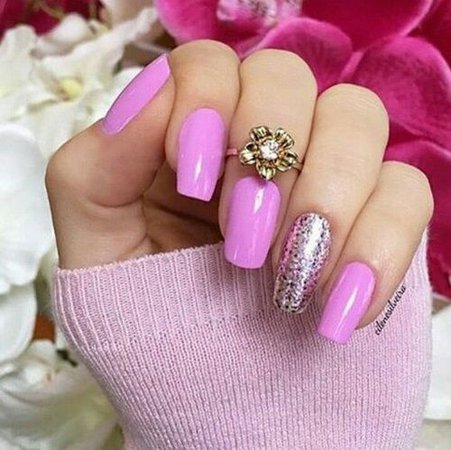 Pink & Glitter Nails